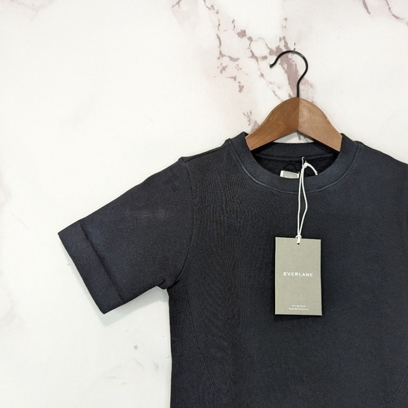 Everlane Seamless Tee Black Shirt Short Sleeve Compression Crop Top NEW - Picture 5 of 14